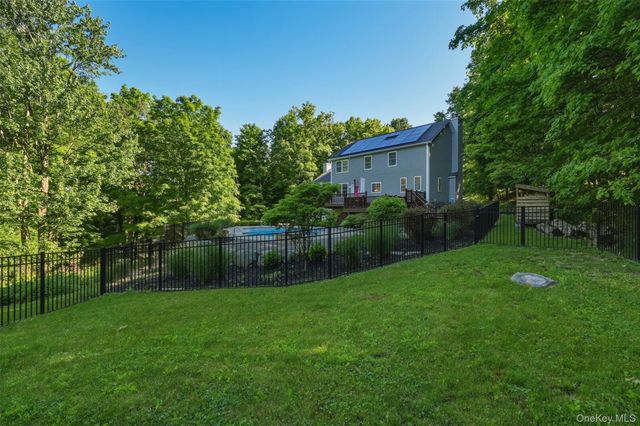 27 Hawleys Corners Road, Highland, NY 12528