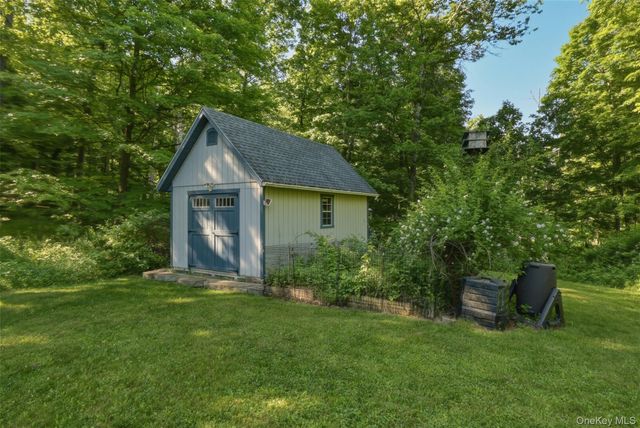27 Hawleys Corners Road, Highland, NY 12528