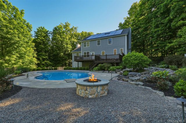 27 Hawleys Corners Road, Highland, NY 12528