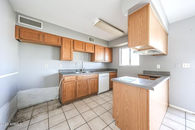 5766 W LUPINE Avenue, Glendale, AZ 85304