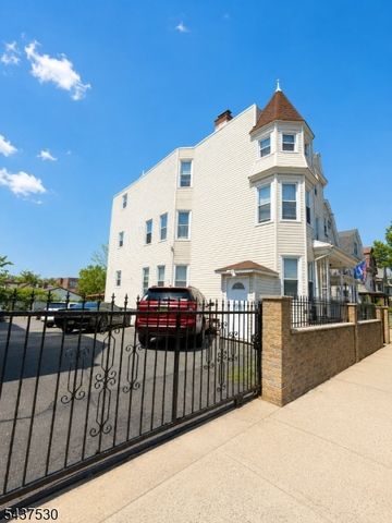 272 Parker St, Newark City, NJ 07104