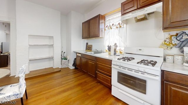 272 Parker St, Newark City, NJ 07104