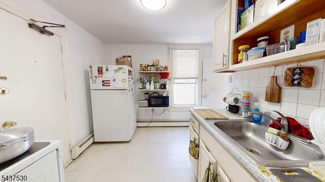 272 Parker St, Newark City, NJ 07104