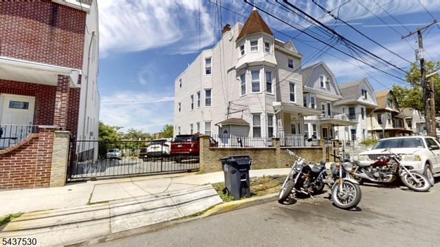 272 Parker St, Newark City, NJ 07104