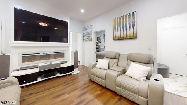 272 Parker St, Newark City, NJ 07104