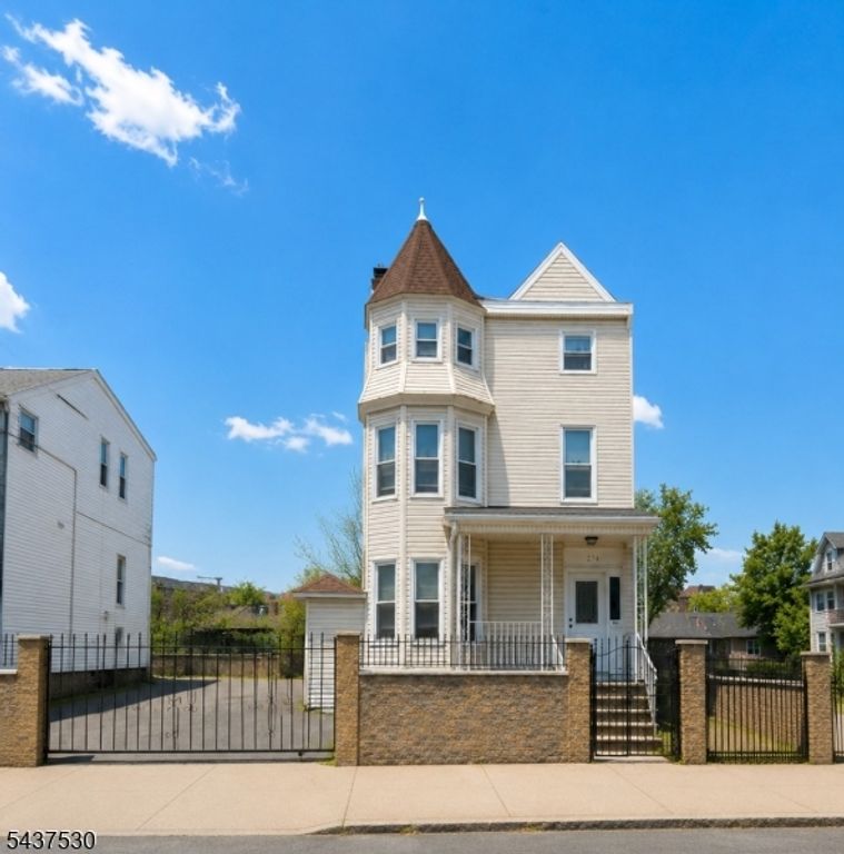 272 Parker St, Newark City, NJ 07104