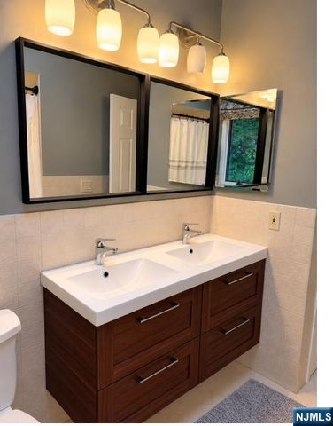 2 Windham Court, Woodcliff Lake, NJ 07677