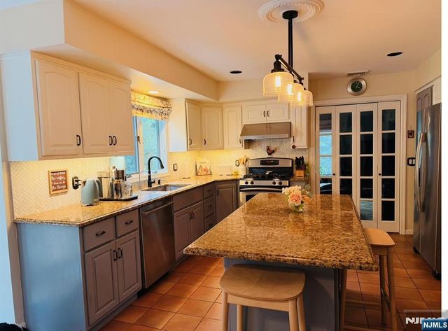 2 Windham Court, Woodcliff Lake, NJ 07677