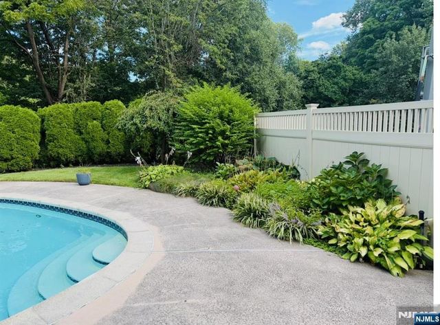 2 Windham Court, Woodcliff Lake, NJ 07677