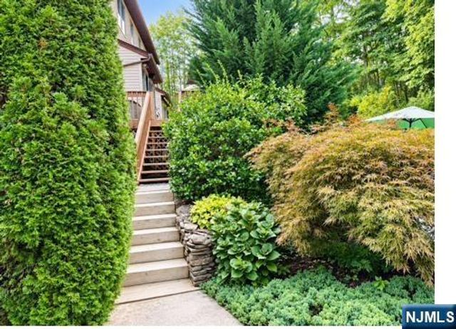 2 Windham Court, Woodcliff Lake, NJ 07677