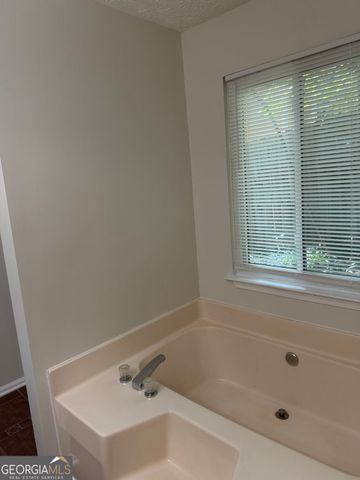 1819 Crescent Hill Drive NW, Acworth, GA 30102