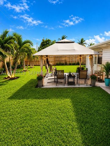826 Cochran Dr, Lake Worth, FL 33461