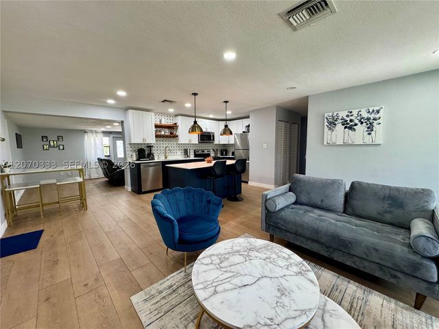826 Cochran Dr, Lake Worth, FL 33461