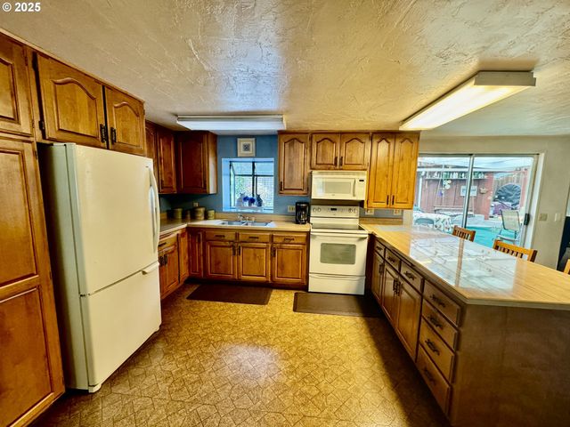 4990 MITCHELL LOOP Rd, Florence, OR 97439