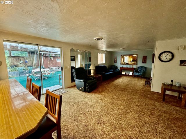 4990 MITCHELL LOOP Rd, Florence, OR 97439