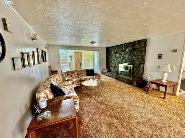 4990 MITCHELL LOOP Rd, Florence, OR 97439