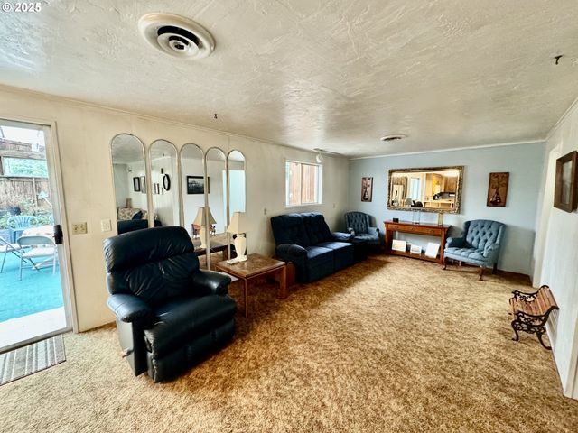 4990 MITCHELL LOOP Rd, Florence, OR 97439