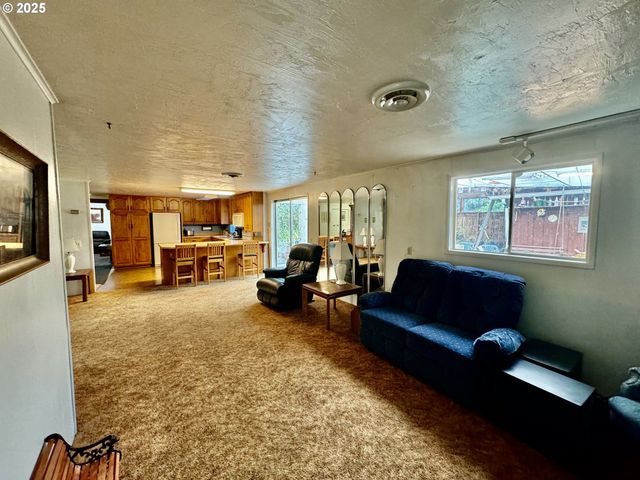 4990 MITCHELL LOOP Rd, Florence, OR 97439