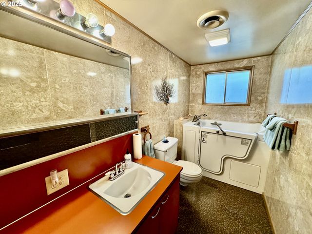 4990 MITCHELL LOOP Rd, Florence, OR 97439