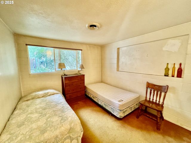 4990 MITCHELL LOOP Rd, Florence, OR 97439