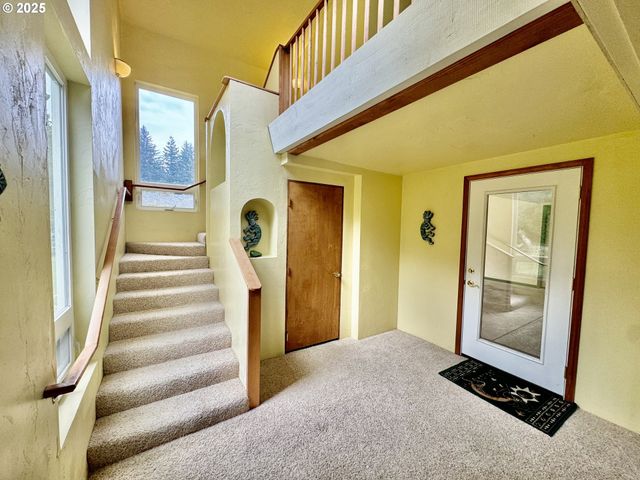 4990 MITCHELL LOOP Rd, Florence, OR 97439