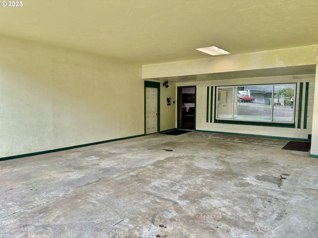 4990 MITCHELL LOOP Rd, Florence, OR 97439