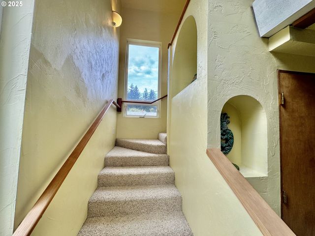 4990 MITCHELL LOOP Rd, Florence, OR 97439