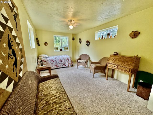 4990 MITCHELL LOOP Rd, Florence, OR 97439