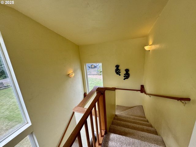 4990 MITCHELL LOOP Rd, Florence, OR 97439