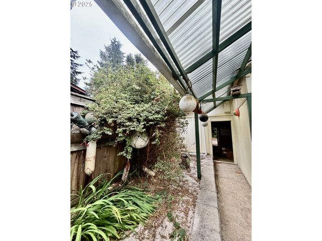 4990 MITCHELL LOOP Rd, Florence, OR 97439