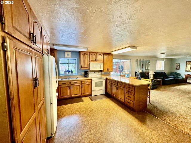 4990 MITCHELL LOOP Rd, Florence, OR 97439