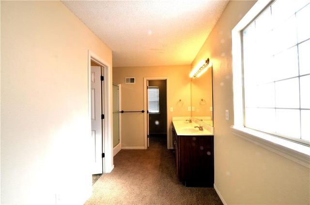 9584 N Main Street, Kansas City, MO 64155