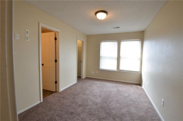 9584 N Main Street, Kansas City, MO 64155