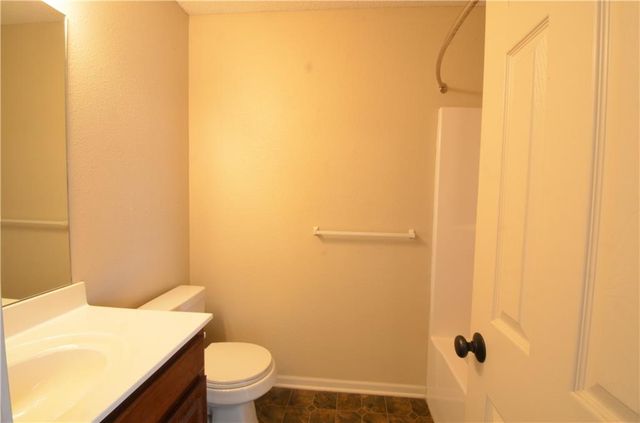 9584 N Main Street, Kansas City, MO 64155