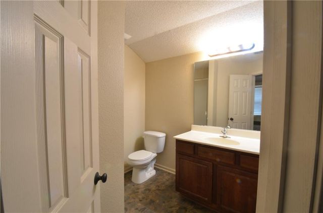 9584 N Main Street, Kansas City, MO 64155