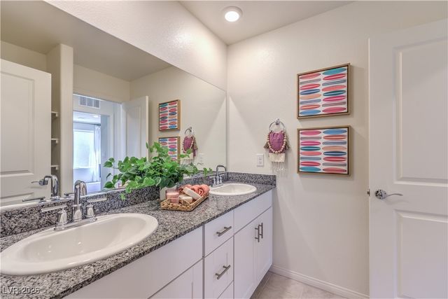 6049 Sunshine Shores Street 12, Las Vegas, NV 89081