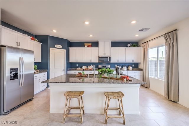 6049 Sunshine Shores Street 12, Las Vegas, NV 89081