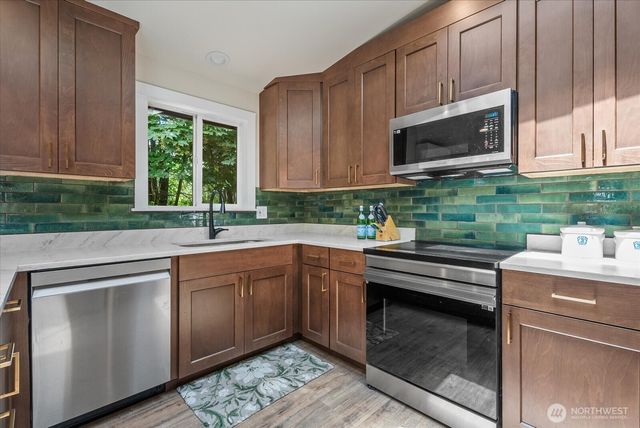 18015 248th Ave SE, Maple Valley, WA 98038