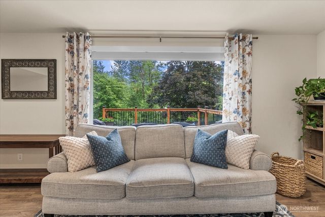 18015 248th Ave SE, Maple Valley, WA 98038