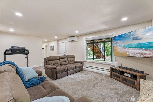 18015 248th Ave SE, Maple Valley, WA 98038
