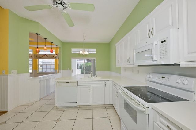 649 MASTERPIECE DRIVE 156, Sun City Center, FL 33573