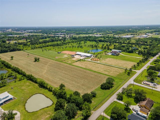 2126 County Road 367, Alvin, TX 77511