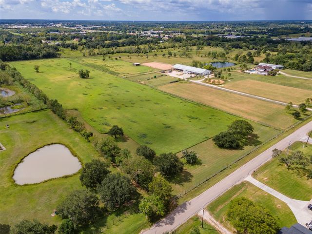 2126 County Road 367, Alvin, TX 77511