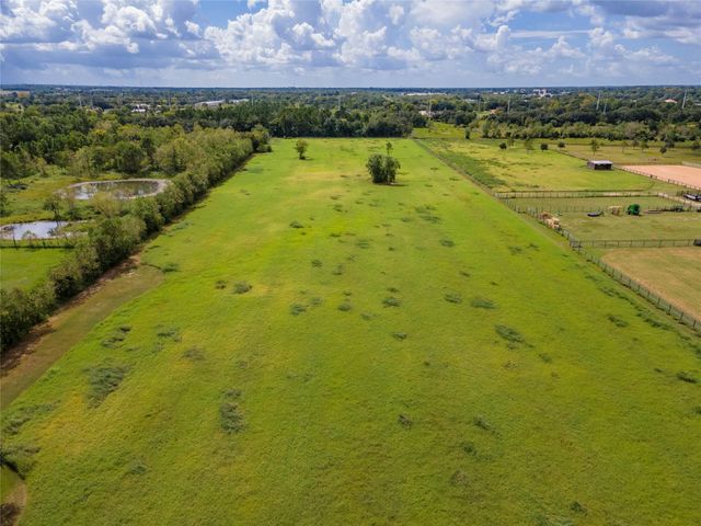 2126 County Road 367, Alvin, TX 77511