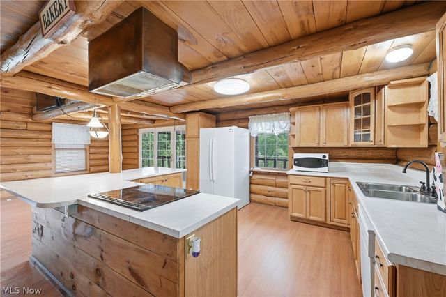 7374 Vale Road, Rogers, OH 44455