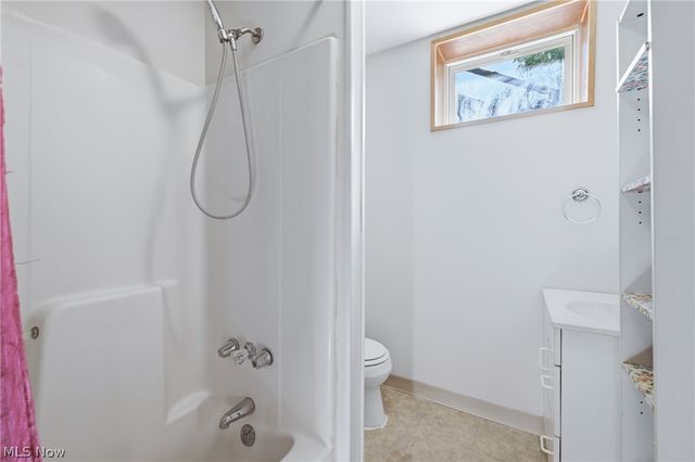 7374 Vale Road, Rogers, OH 44455