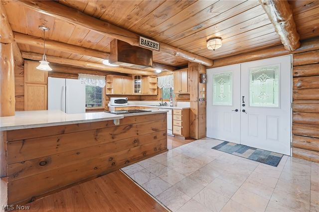 7374 Vale Road, Rogers, OH 44455