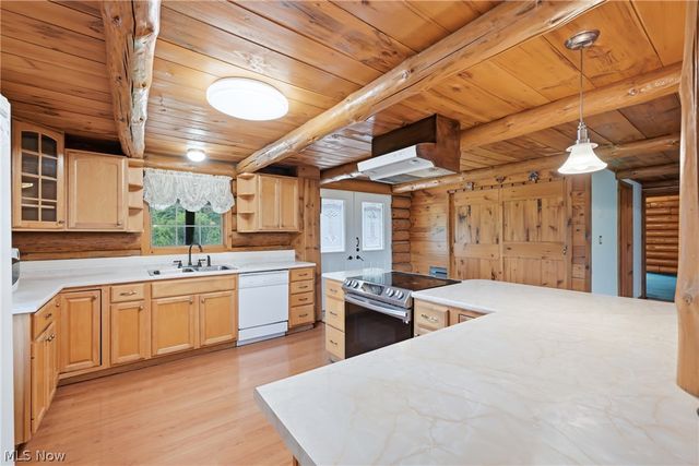 7374 Vale Road, Rogers, OH 44455