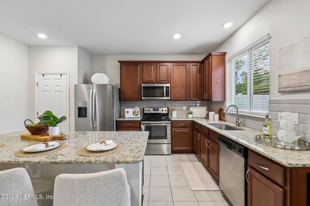 3077 HAWKS HILL Lane, Jacksonville, FL 32216