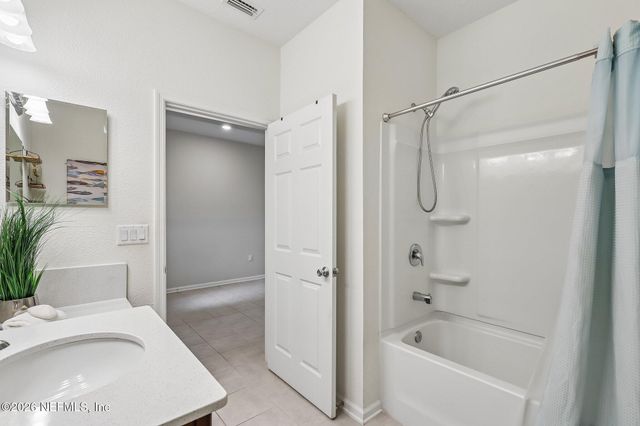 3077 HAWKS HILL Lane, Jacksonville, FL 32216